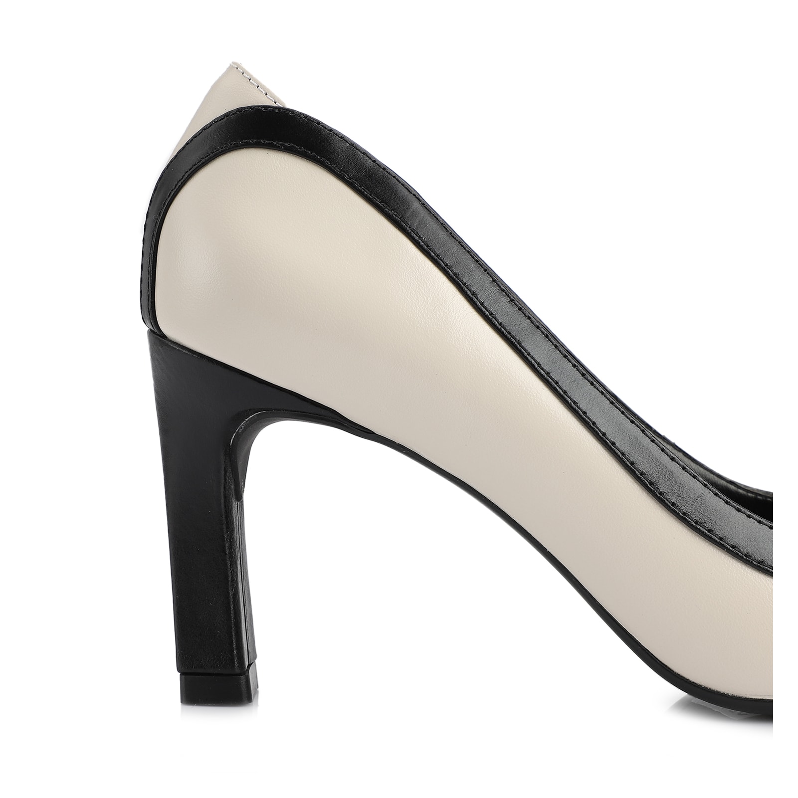 Scarpin Couro Off/Preto