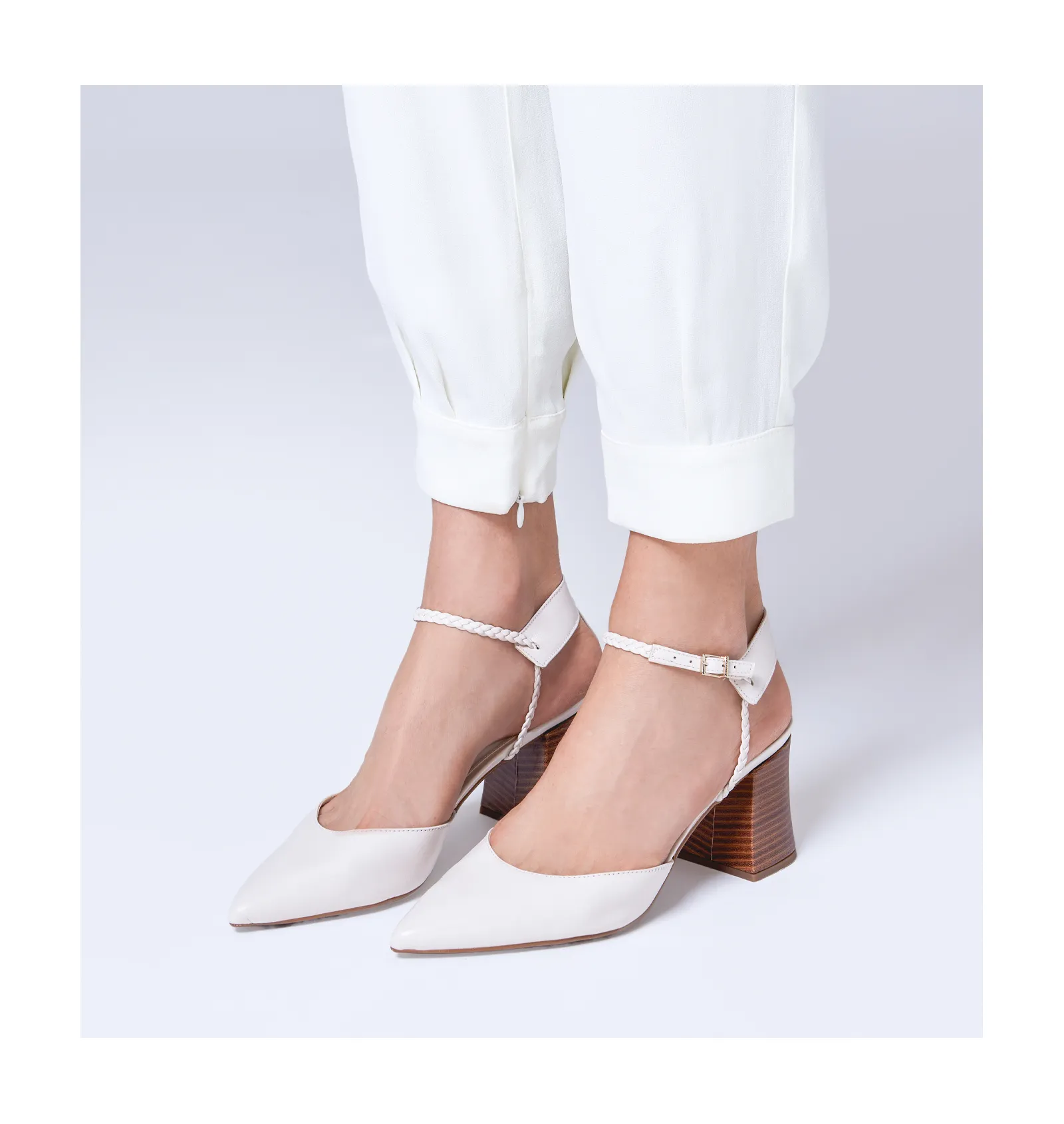 Scarpin Couro Off White