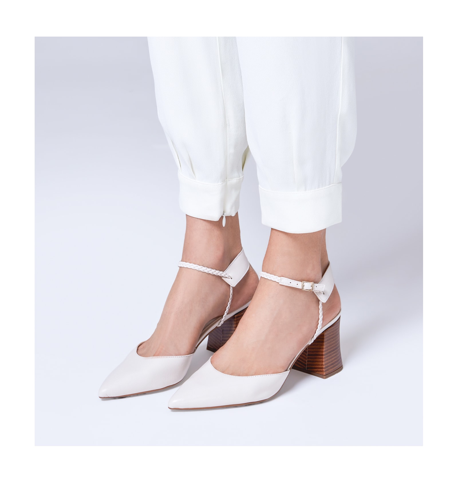 Scarpin Couro Off White
