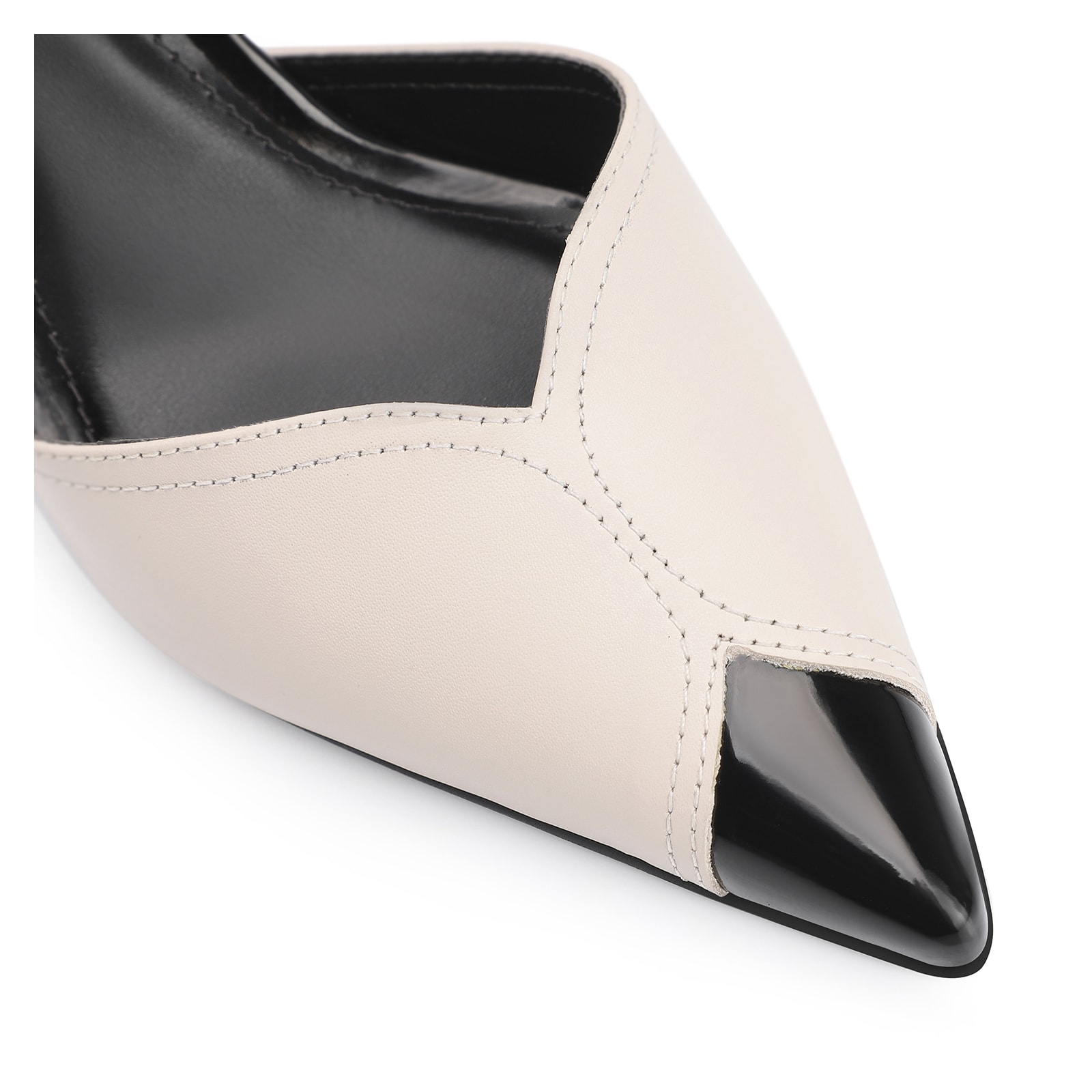 Scarpin Couro Off White/Verniz Preto