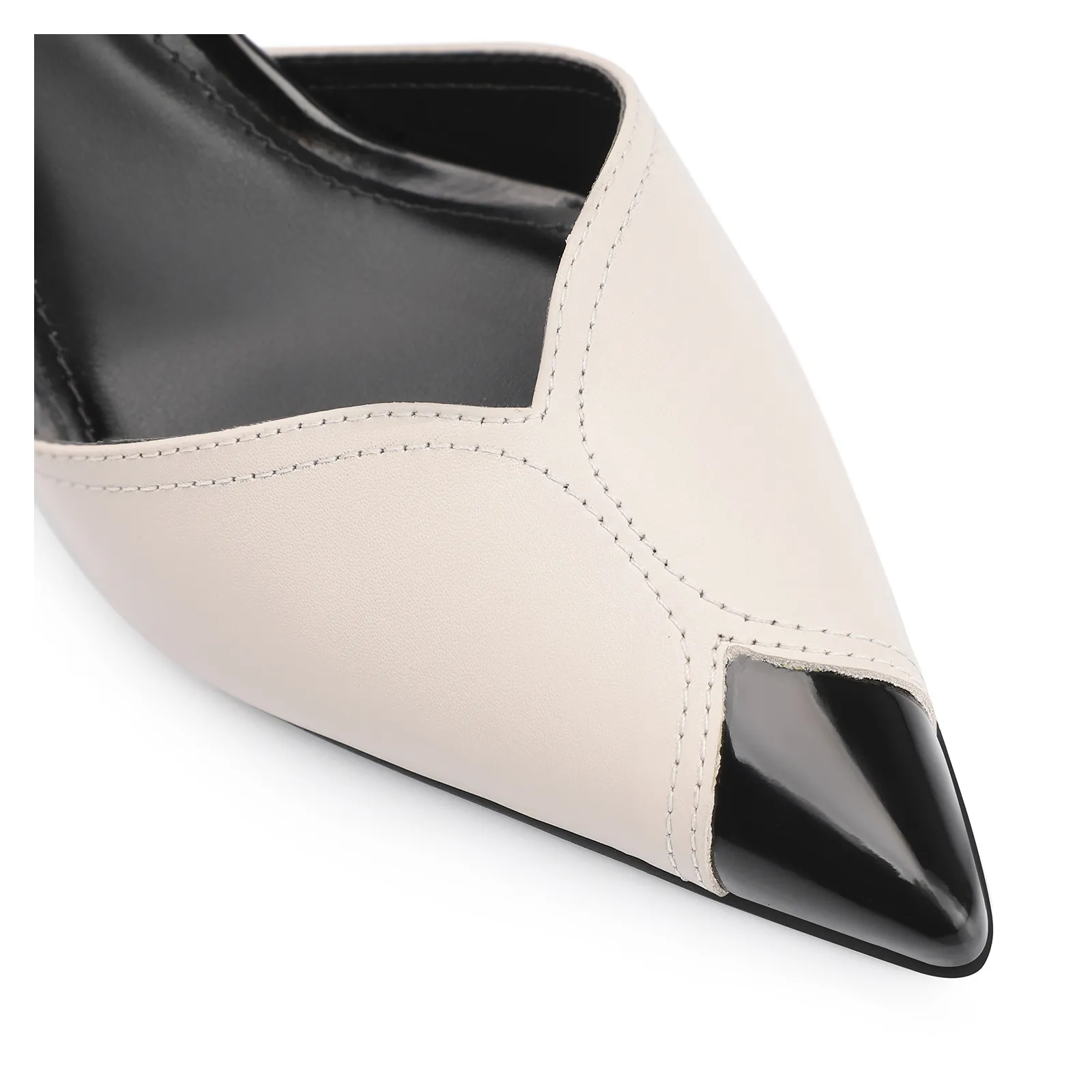 Scarpin Couro Off White/Verniz Preto