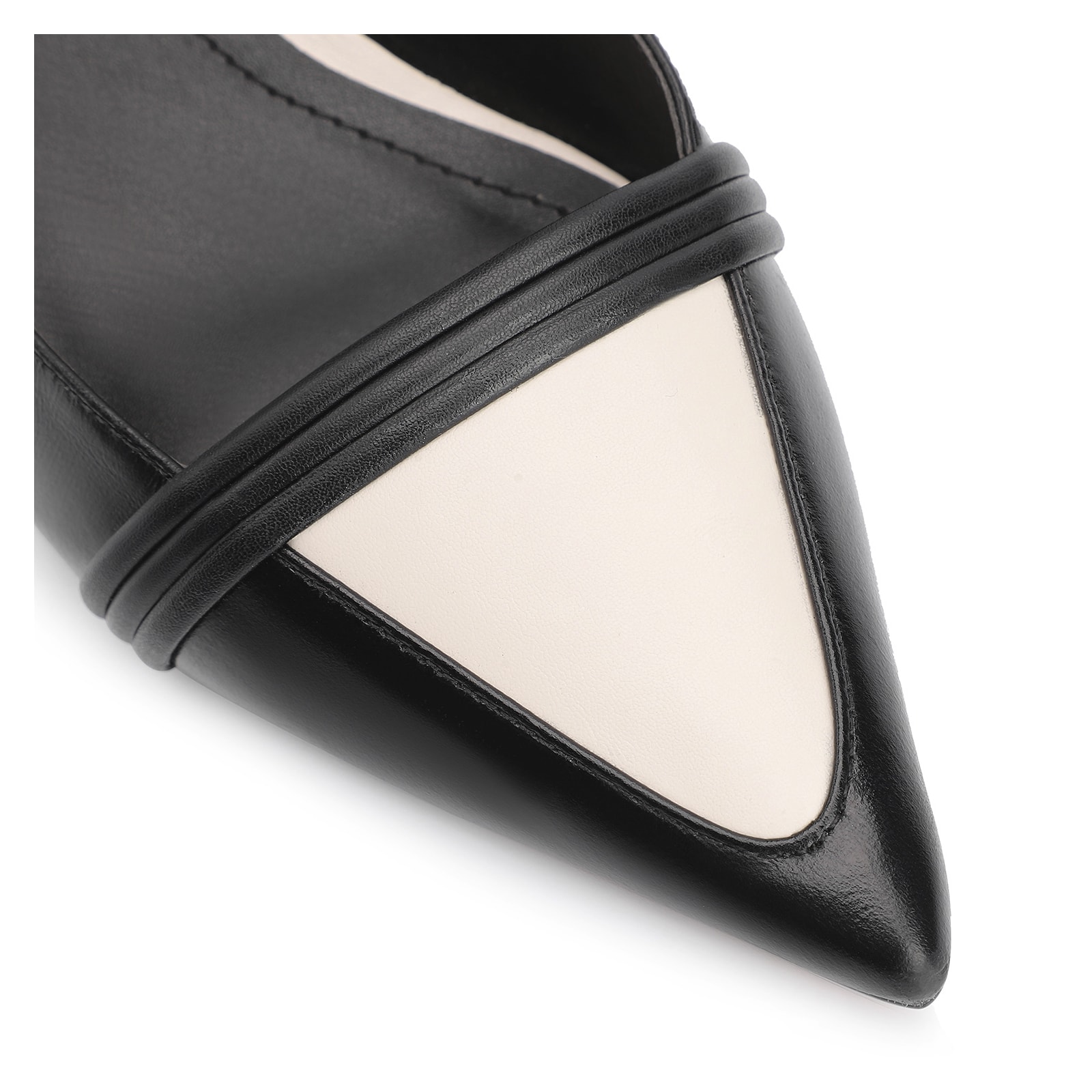 Scarpin Couro Preto/Alt Off White