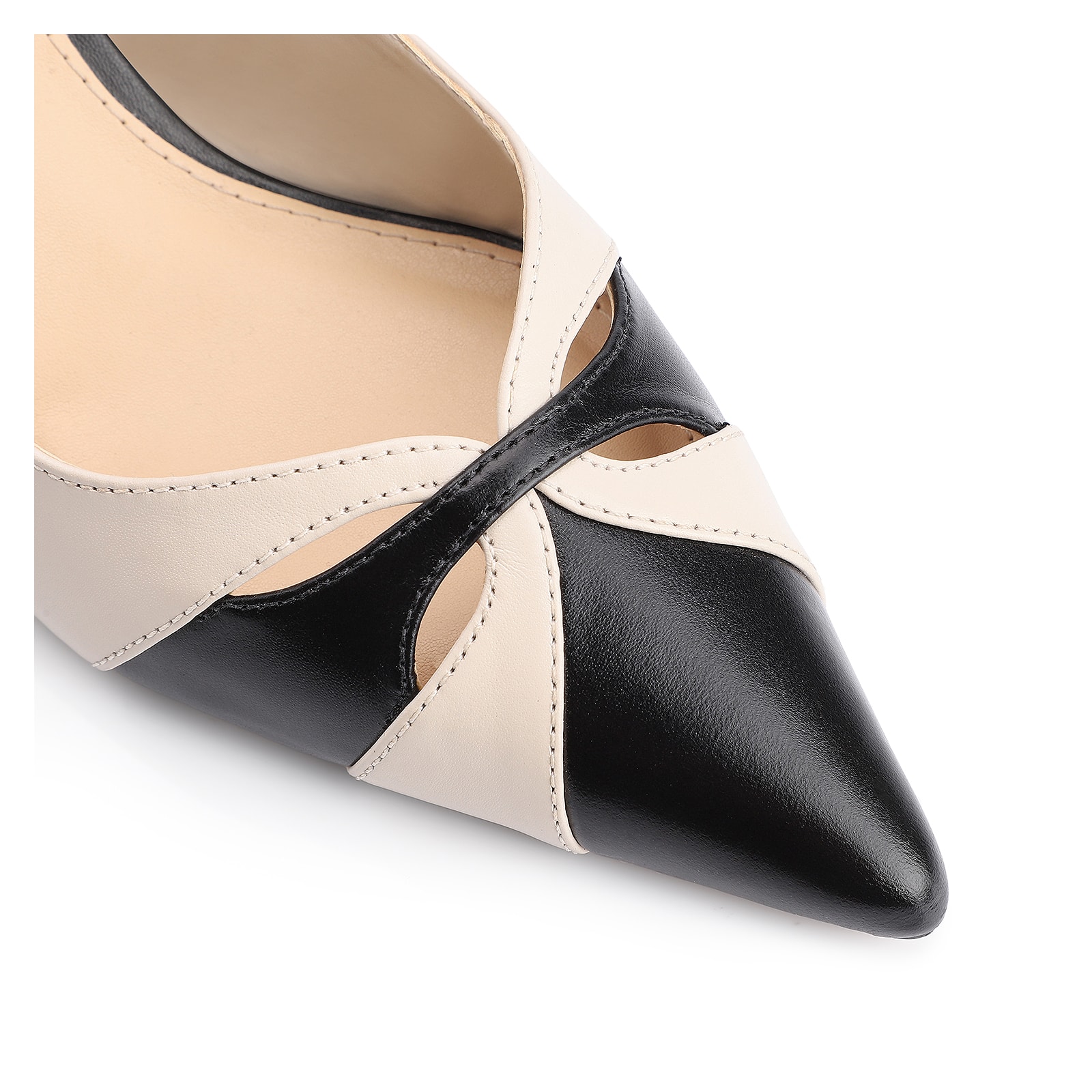 Scarpin Couro Preto/Off White