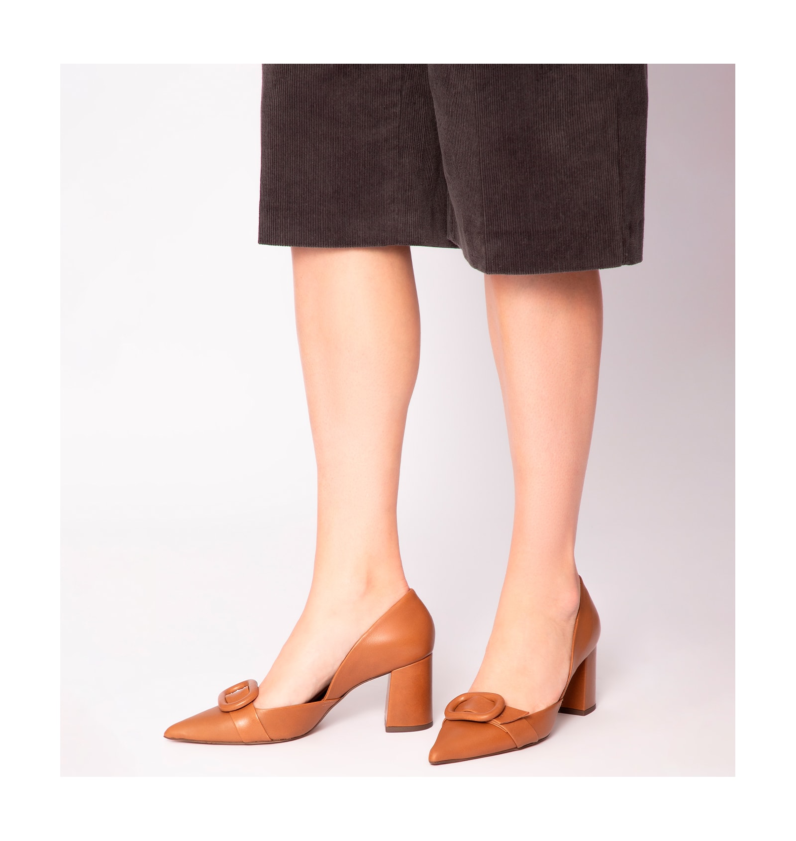 Scarpin Fivela Couro Marrom