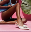 Scarpin Flor Couro Off White - imagem 2