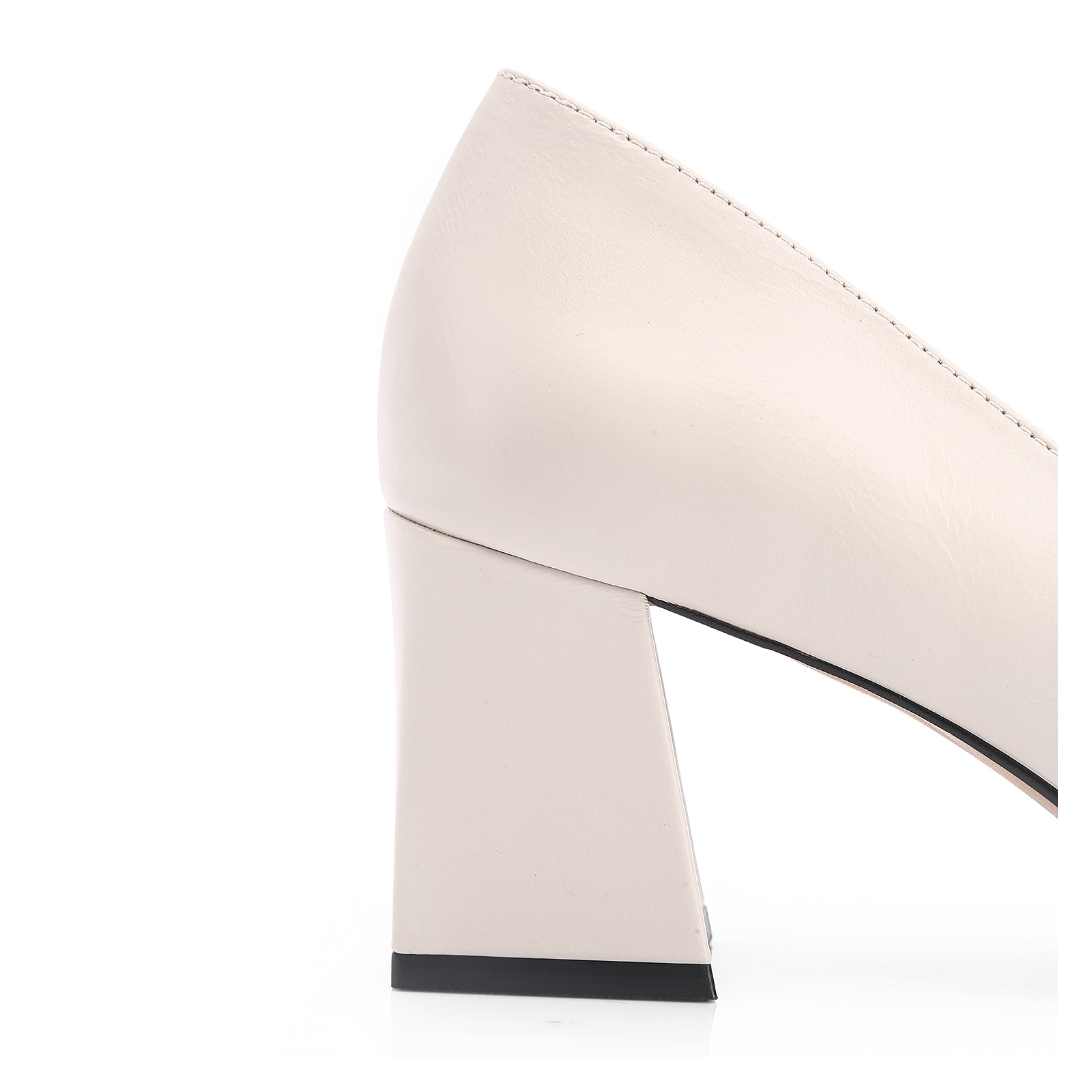 Scarpin Laço Couro Off White/Verniz Preto