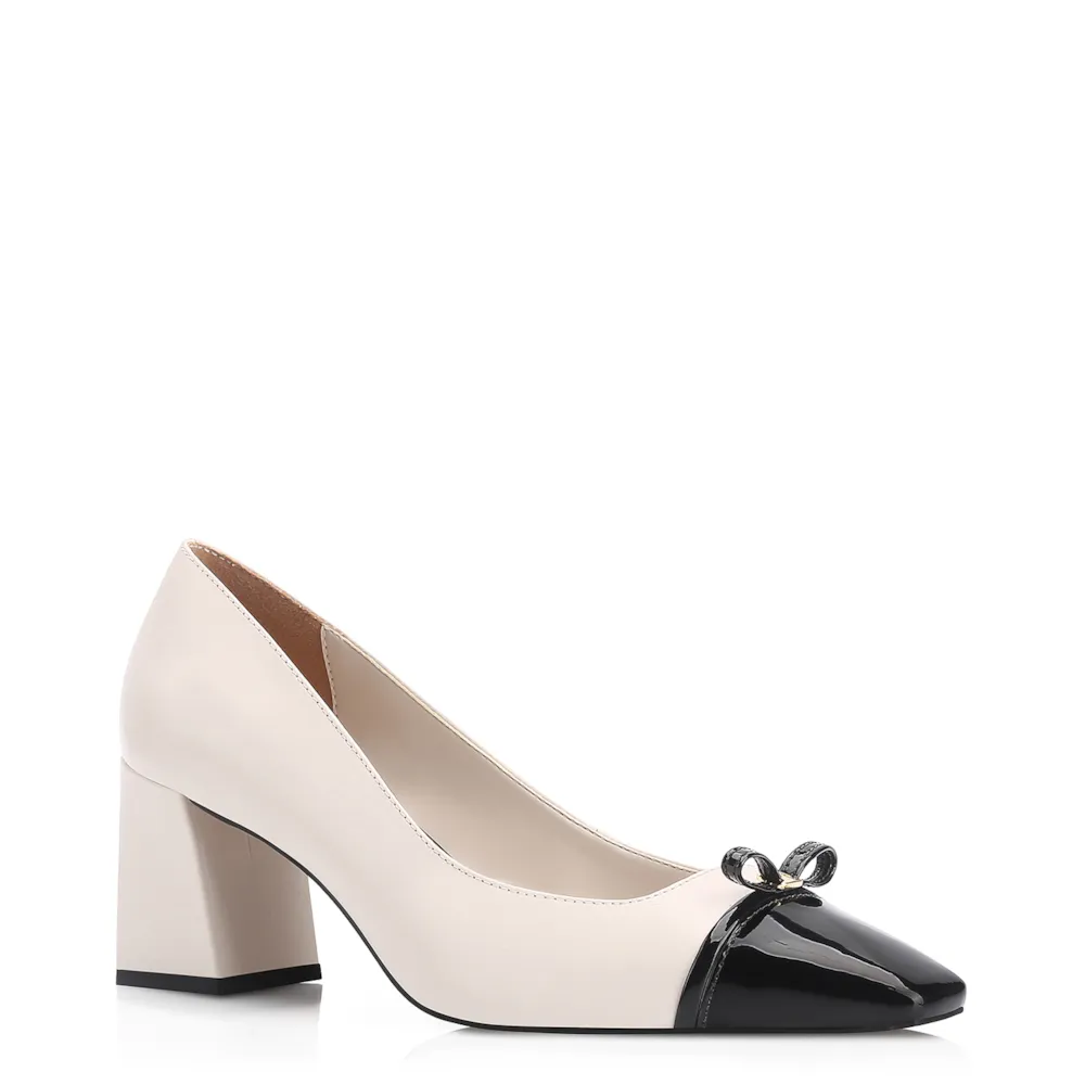 Scarpin Laço Couro Off White/Verniz Preto