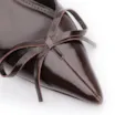 Scarpin Marrom Escuro Salto Baixo Couro Slingback Maxi Laço - imagem 7
