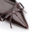 Scarpin Marrom Escuro Salto Baixo Couro Slingback Maxi Laço - imagem 7