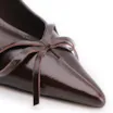 Scarpin Marrom Escuro Salto Baixo Couro Slingback Maxi Laço - imagem 9