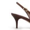 Scarpin Marrom Salto Baixo Fino Couro Slingback - imagem 7