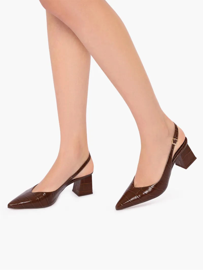 Scarpin Marrom Salto Bloco Médio Couro Croco Bico Fino Slingback - foto 3