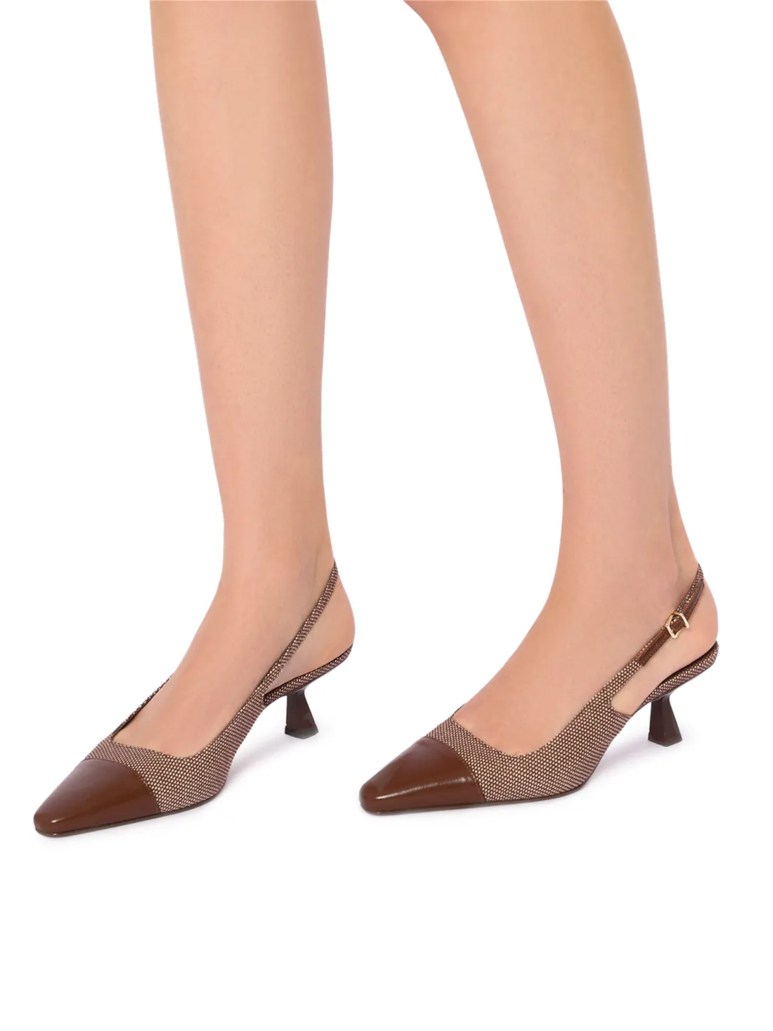 Scarpin Marrom Salto Fino Baixo Linho/Couro Slingback - foto 2