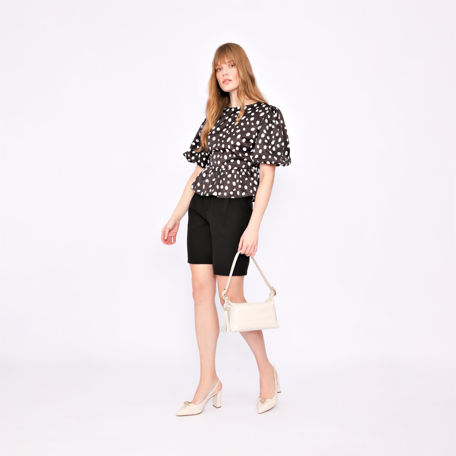 Scarpin Pedras Couro Off White