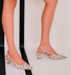 Scarpin Poá Couro Off White/Preto - imagem 2