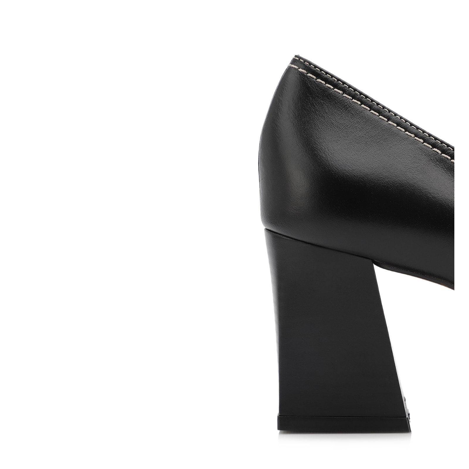 Scarpin Preto Salto Bloco Médio Couro Antique Bico Fino Pesponto