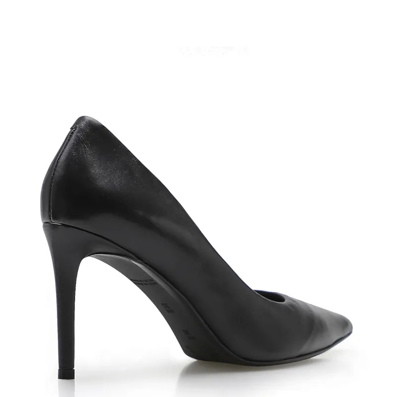 Scarpin Preto Salto Fino Alto Couro Classic - foto 4