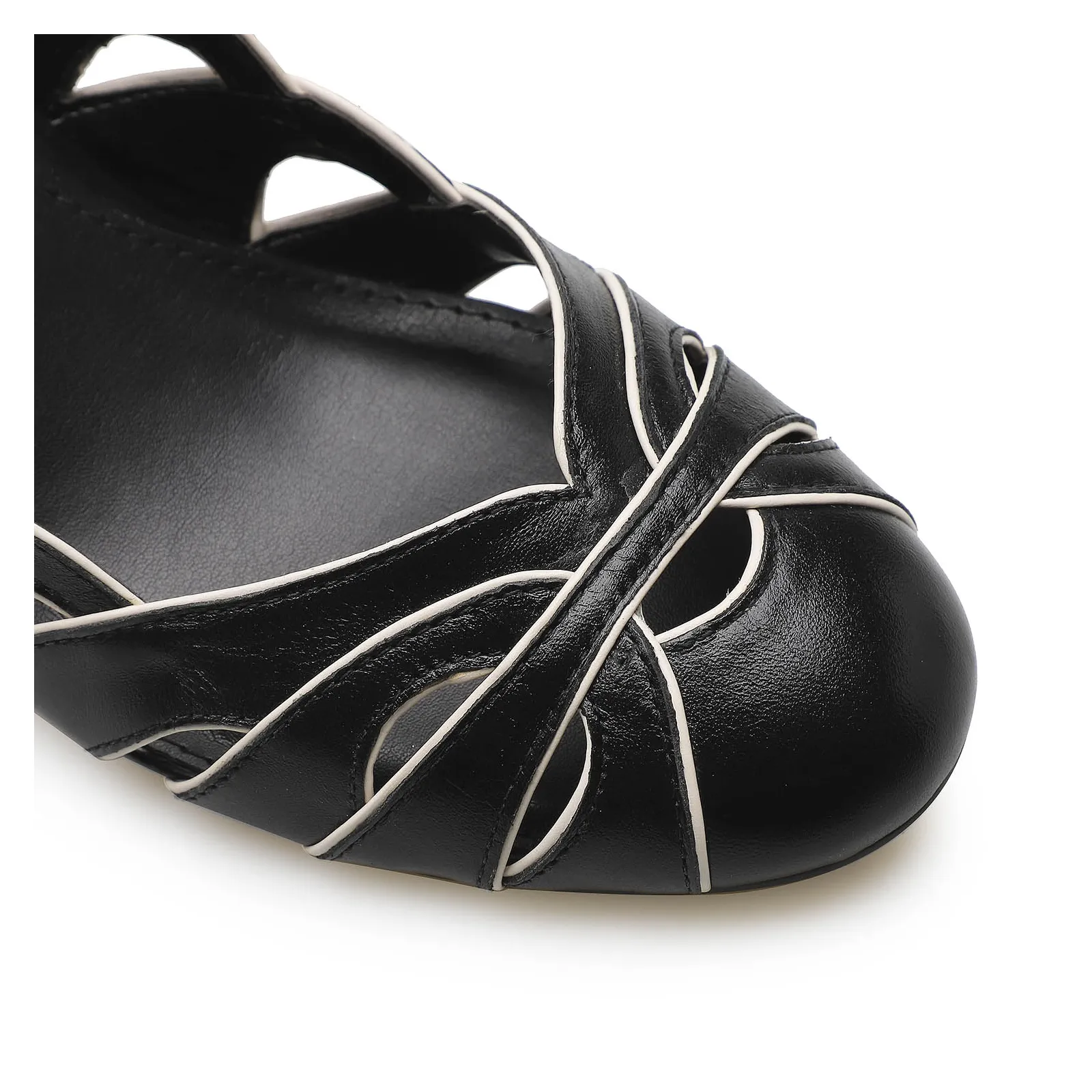 Scarpin Recortes Couro Preto/Off White