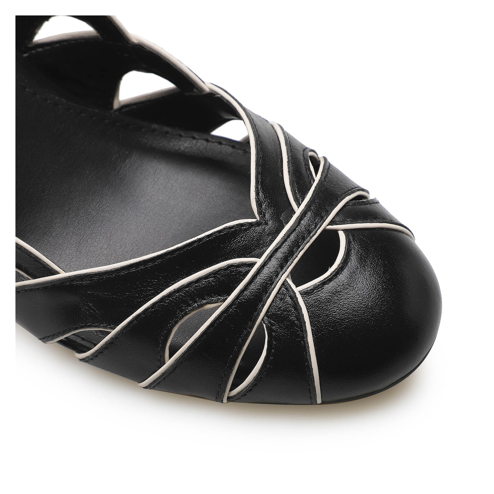 Scarpin Recortes Couro Preto/Off White