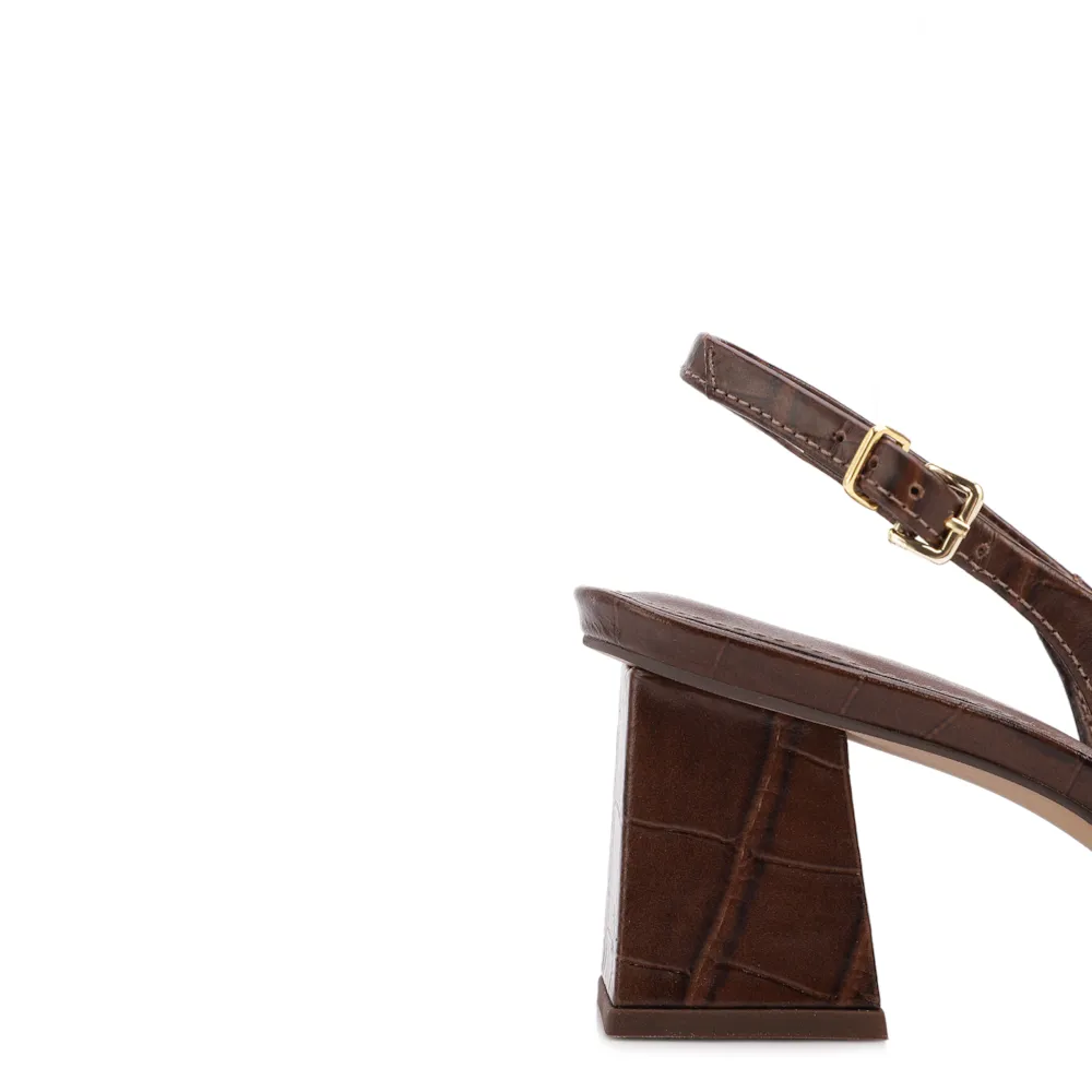 Scarpin Slingback Marrom Salto Bloco Médio Couro Croco Bico Fino Slingback - imagem 7