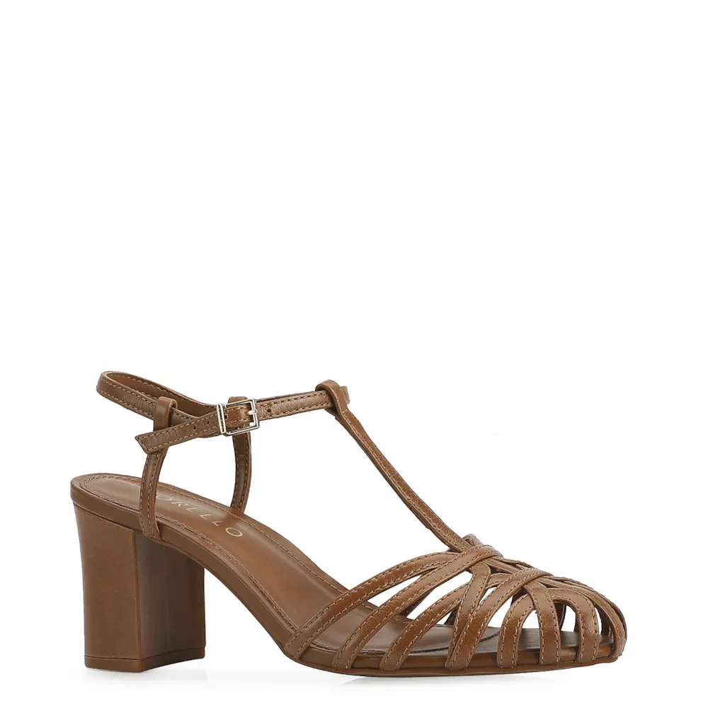 Scarpin Tira t Couro Marrom