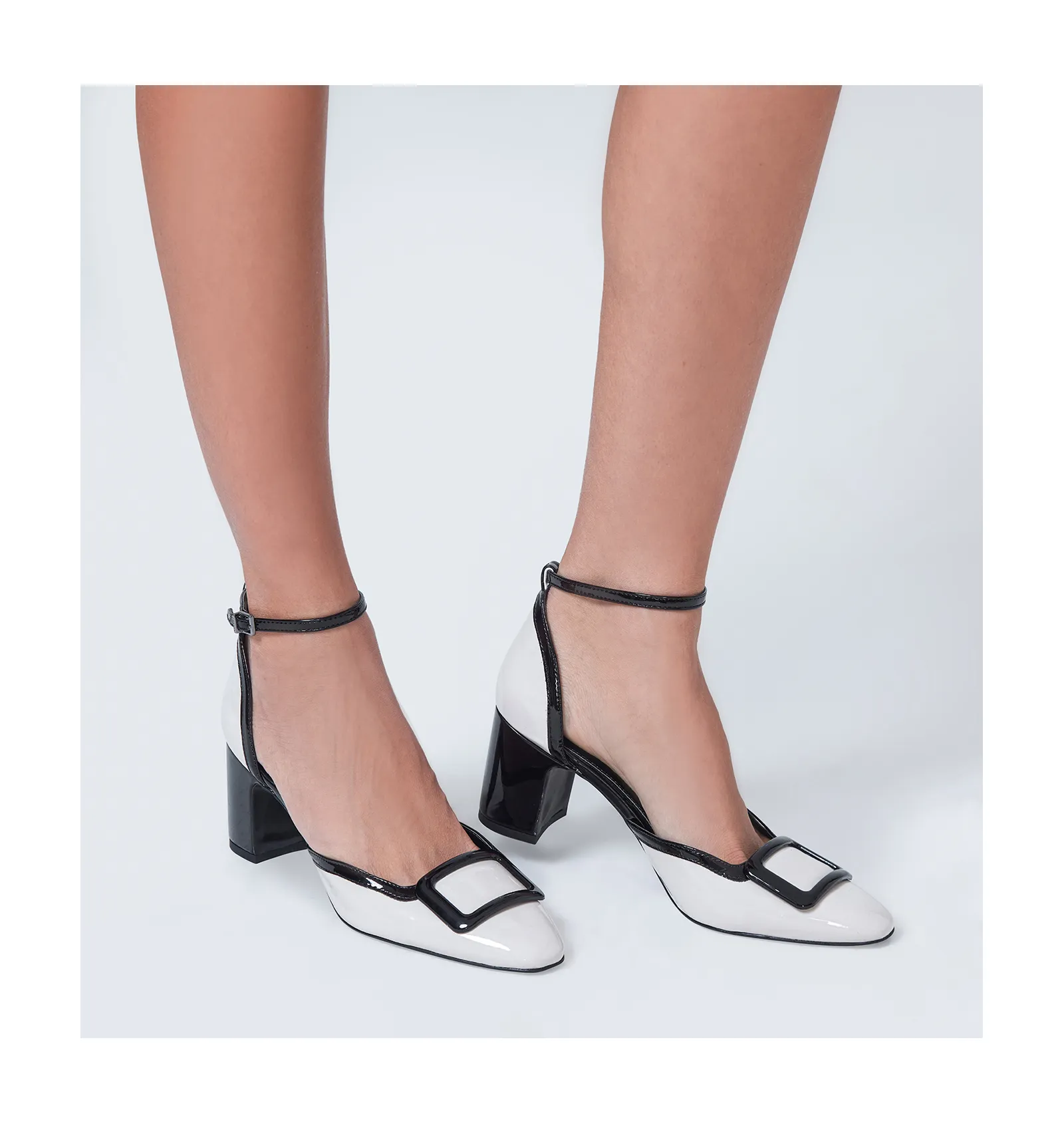 Scarpin Verniz Off White/Preto