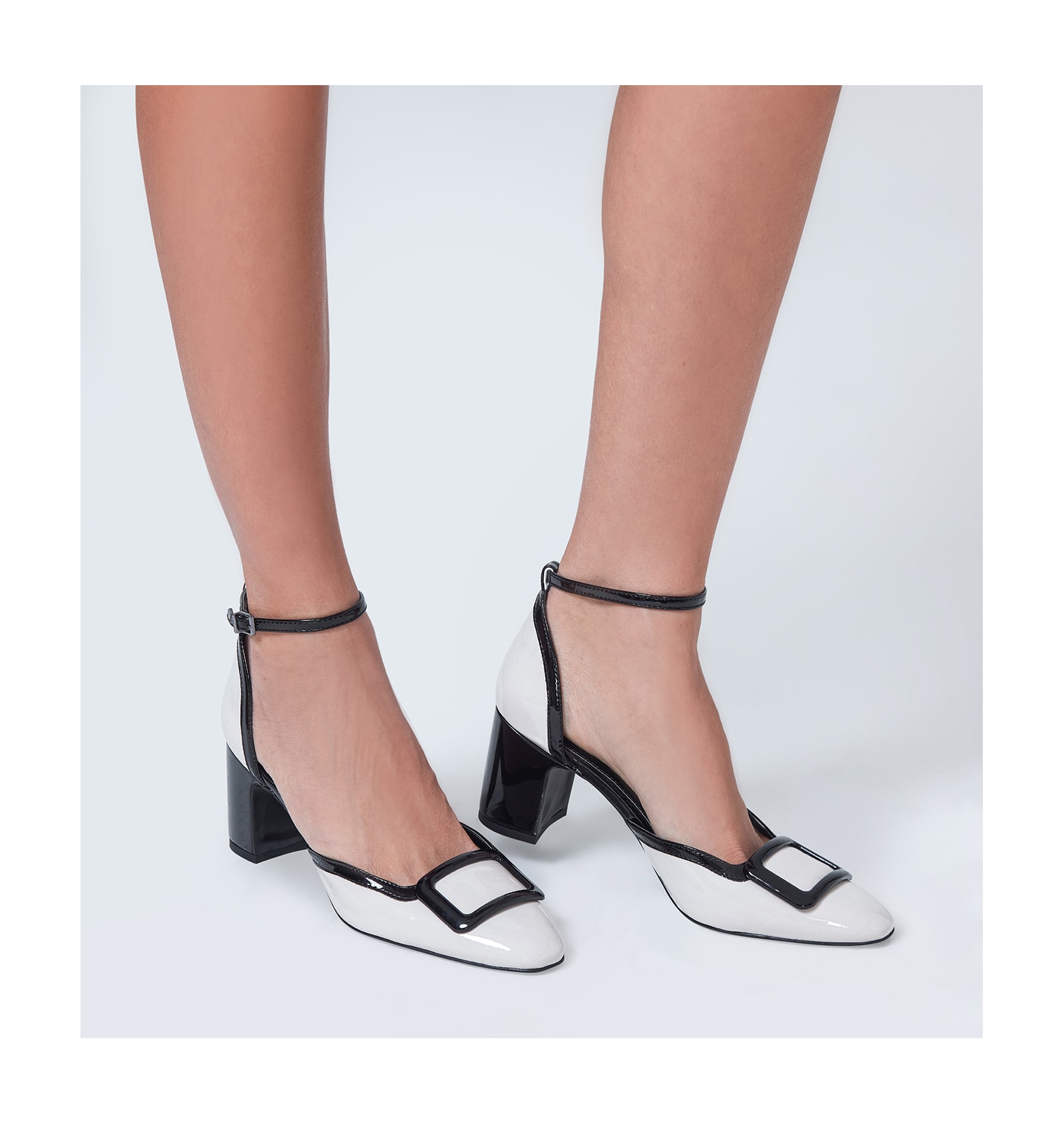 Scarpin Verniz Off White/Preto
