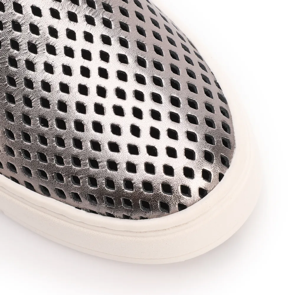 Tênis Prata Couro Recortes Slip On - imagem 6